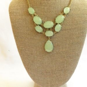 𝅺3/$29! Pale Green Statement Necklace